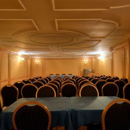 ホテル Grand Flora 4*