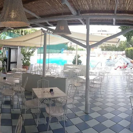 Grand Flora מלון 4*