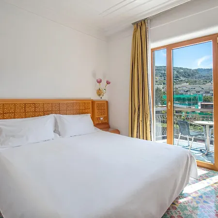 Grand Flora 4* סורנטו