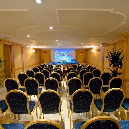 מלון Grand Flora 4*