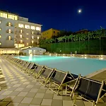 Grand Flora Hotel 4*