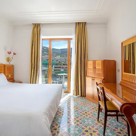 그랜드 플로라 호텔