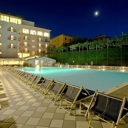 Grand Flora 4* סורנטו