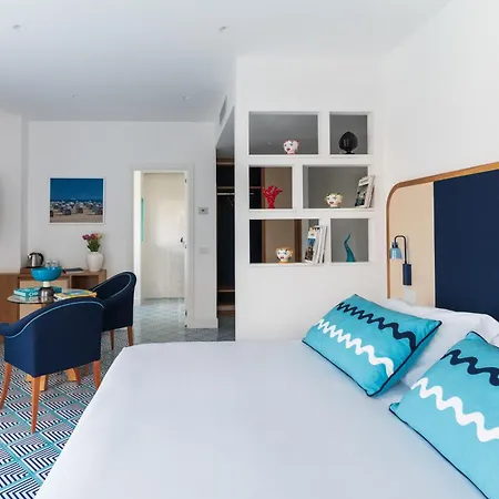 호텔 그랜드 플로라