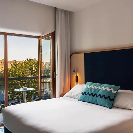 מלון Grand Flora 4*