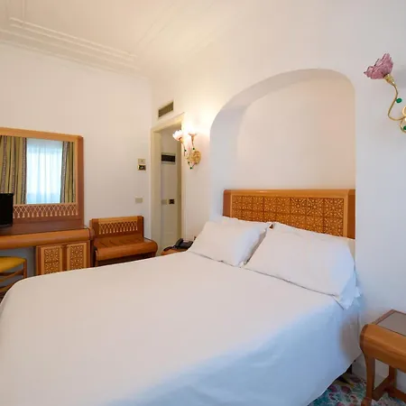 Grand Flora מלון 4*