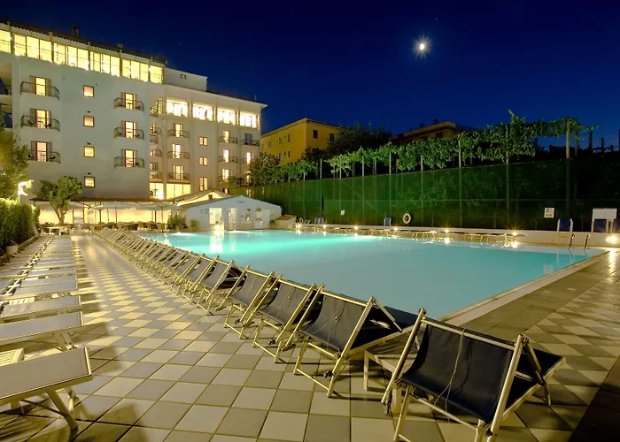 Grand Flora Отель 4*